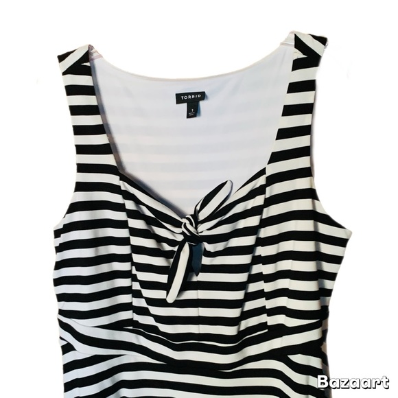 ➕🌻 TORRID || Plus-Size Gothic Pin-Up Skater Dress- - Picture 4 of 7